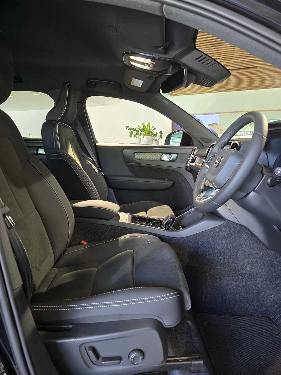 Volvo  XC40 Black Edition Ultra, B4 AWD Mild hybrid, Petrol