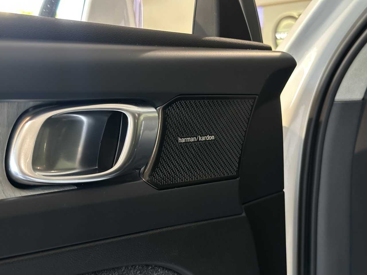 Volvo  XC40 Inscription, T4 Petrol AWD (140 kW)