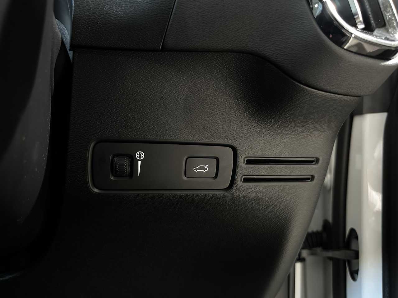 Volvo  XC40 Inscription, T4 Petrol AWD (140 kW)