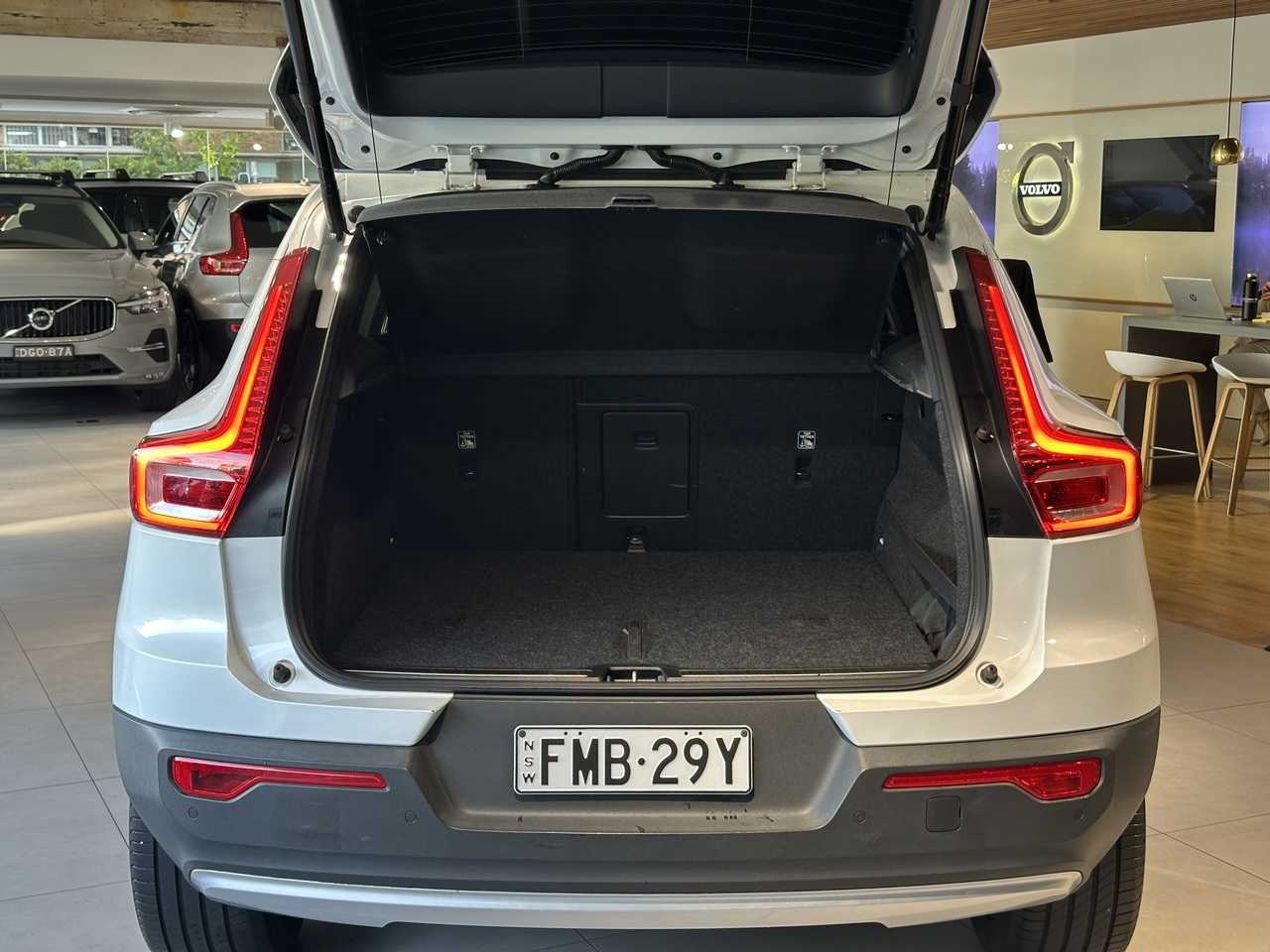 Volvo  XC40 Inscription, T4 Petrol AWD (140 kW)