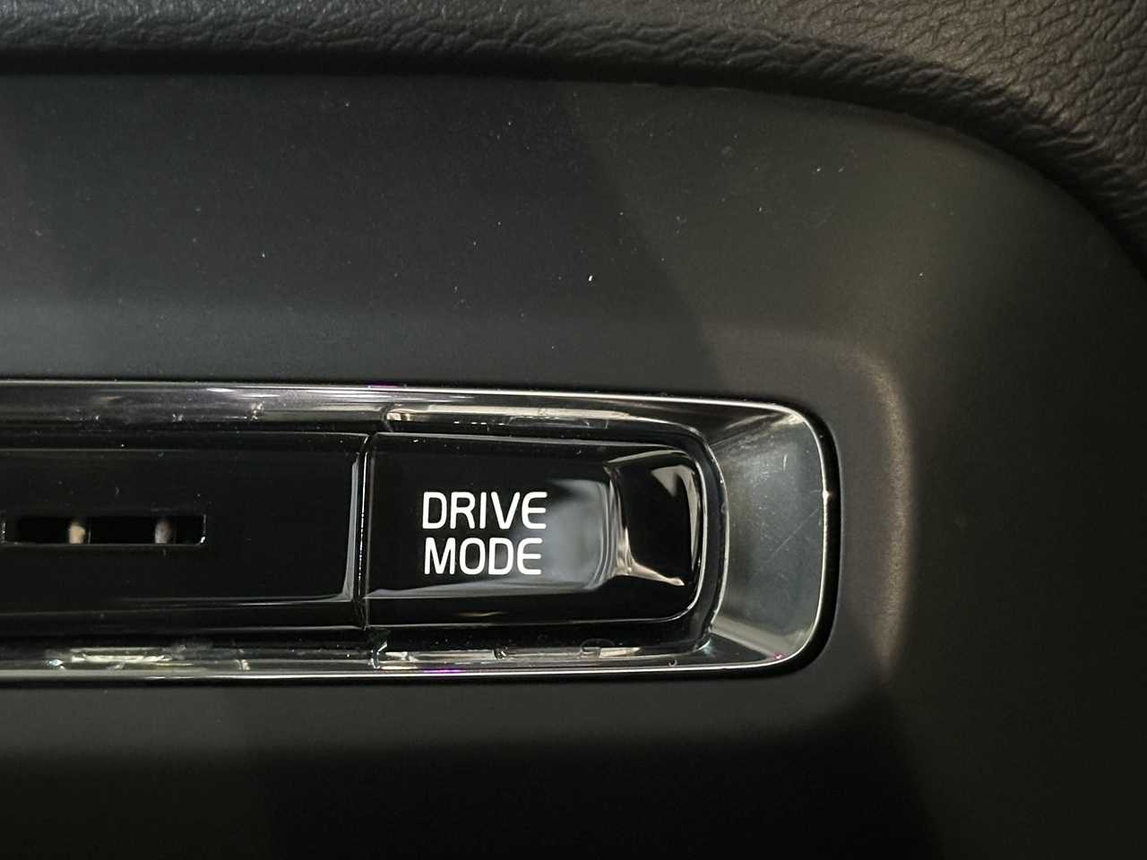 Volvo  XC40 Inscription, T4 Petrol AWD (140 kW)