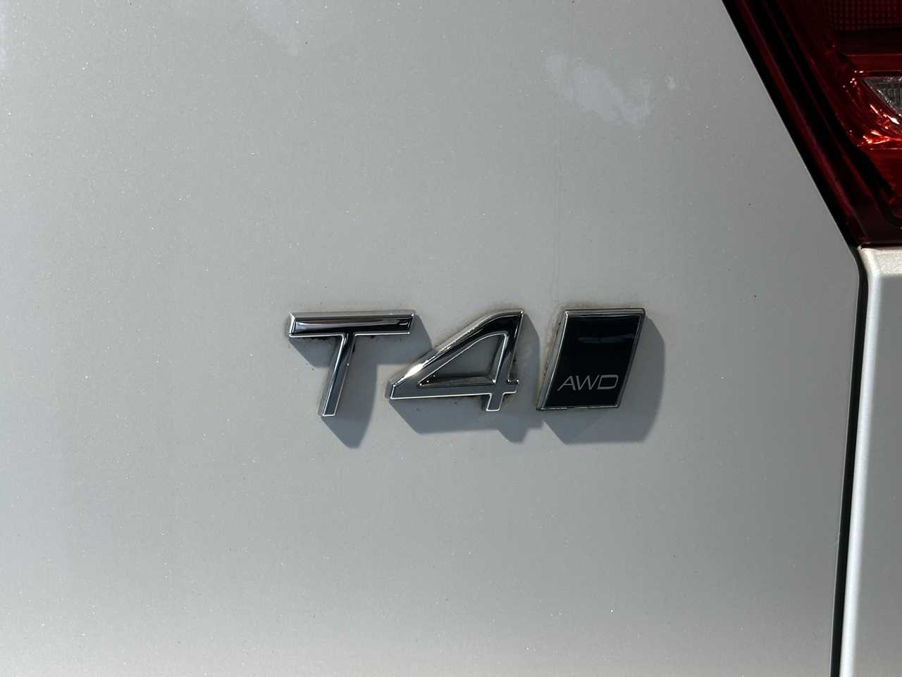 Volvo  XC40 Inscription, T4 Petrol AWD (140 kW)