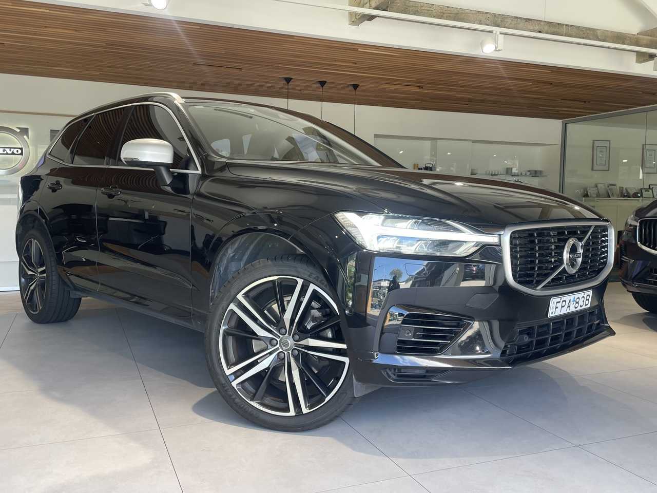 Volvo  UZ MY19 T8 R-Design
