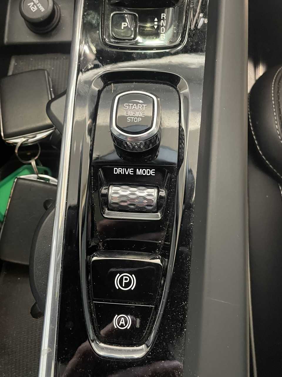 Volvo  UZ MY19 T8 R-Design