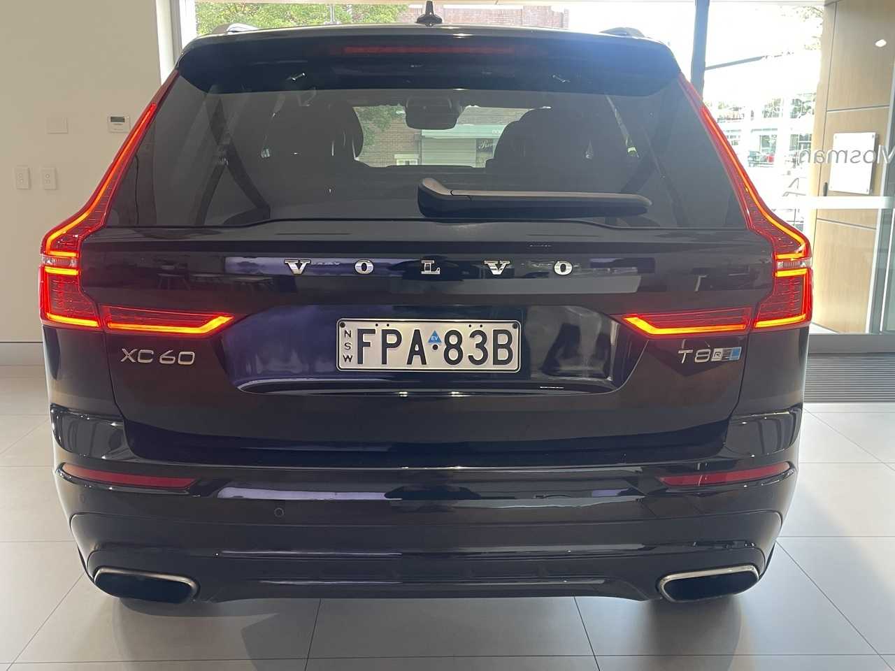 Volvo  UZ MY19 T8 R-Design