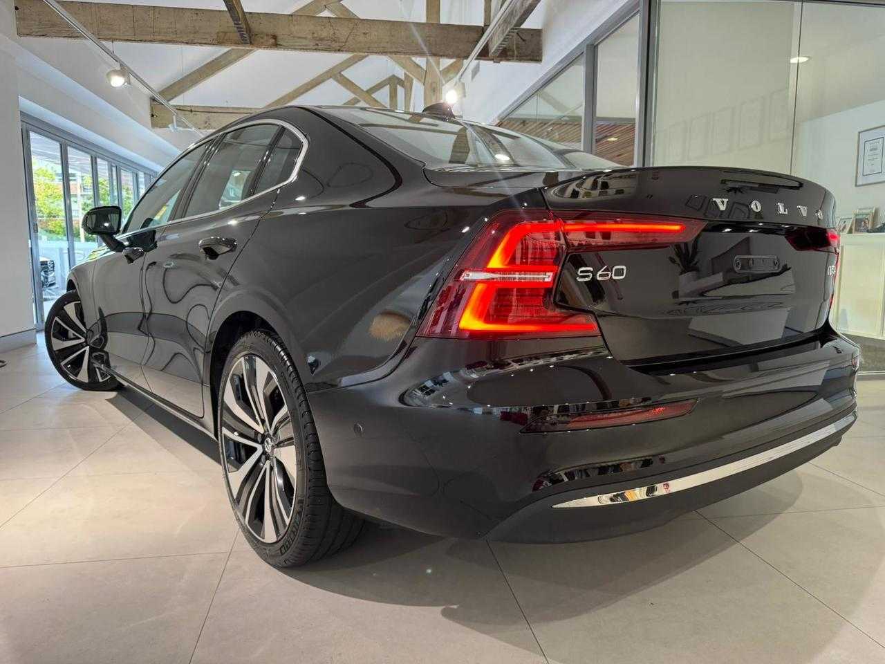 Volvo  Z Series MY25 Ultra B5 Geartronic AWD Bright