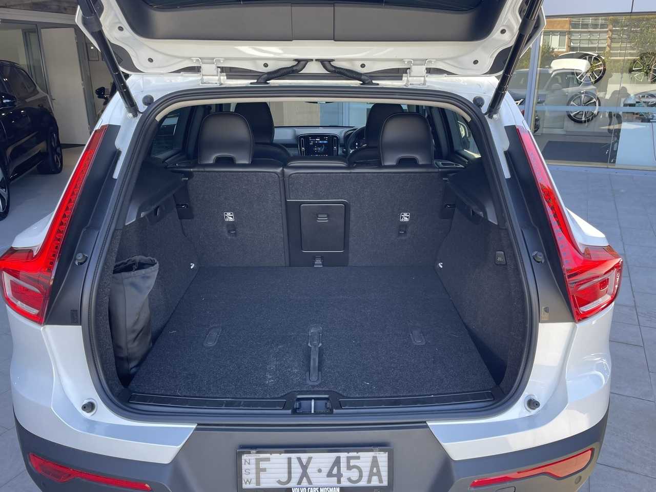 Volvo  XZ MY25 Plus B4