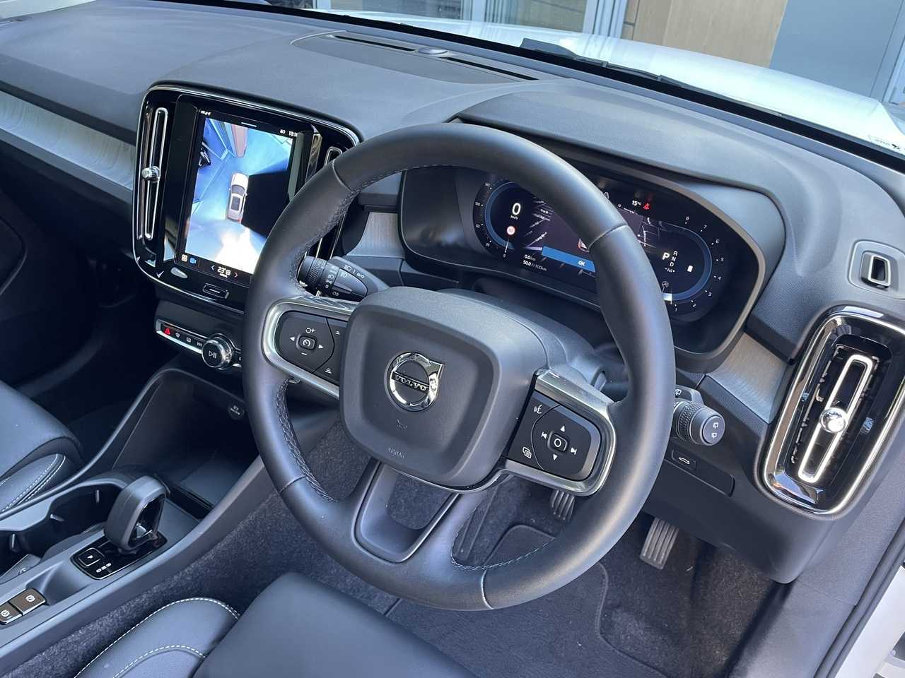 Volvo  XZ MY25 Plus B4