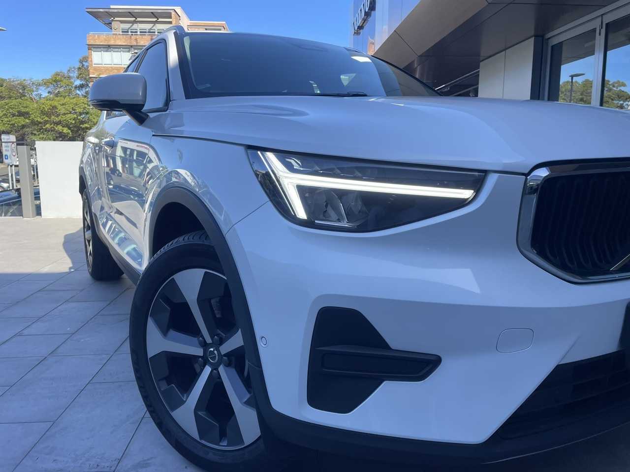 Volvo  XZ MY25 Plus B4