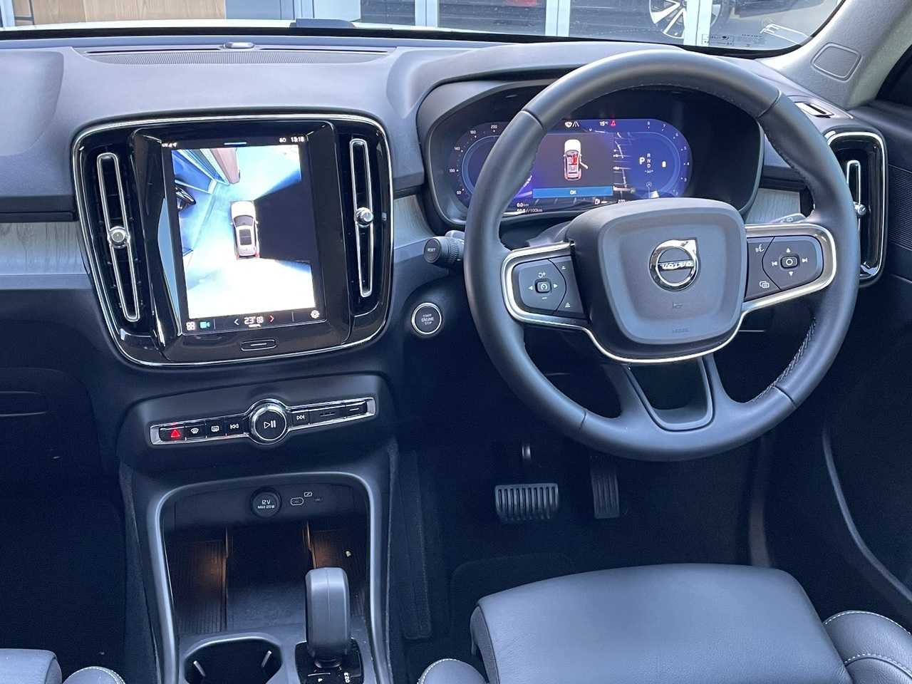 Volvo  XZ MY25 Plus B4