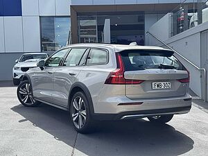 Volvo  V60 Cross Country Ultimate, B5 AWD Mild hybrid, Petrol, Bright