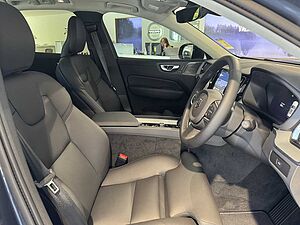 Volvo  XC60 Plus, B5 AWD Mild hybrid, Petrol