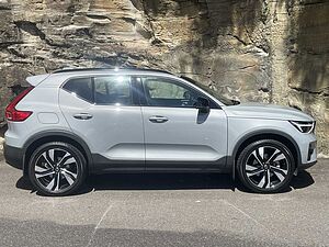 Volvo  XC40 Ultimate, B4 AWD Mild hybrid, Petrol, Dark