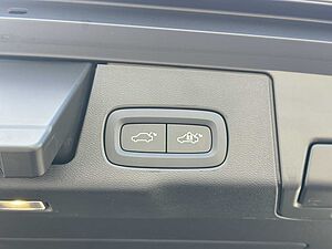 Volvo  UZ MY25 Plus B5 AWD