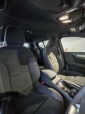 Volvo  XC40 Black Edition Ultra, B4 AWD Mild hybrid, Petrol