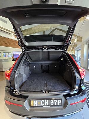 Volvo  XC40 Black Edition Ultra, B4 AWD Mild hybrid, Petrol