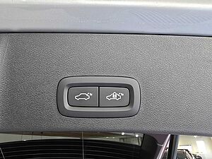 Volvo  XC40 Ultra, B4 AWD Mild hybrid, Petrol, Bright