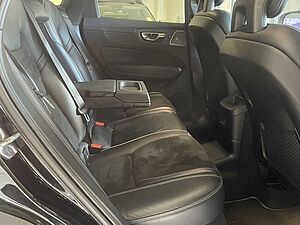 Volvo  UZ MY19 T8 R-Design
