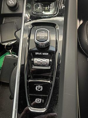 Volvo  UZ MY19 T8 R-Design