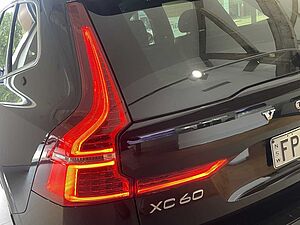 Volvo  UZ MY19 T8 R-Design