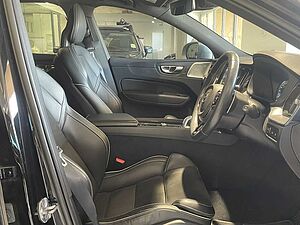 Volvo  UZ MY19 T8 R-Design