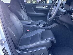 Volvo  XZ MY25 Plus B4