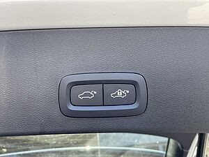 Volvo  XZ MY25 Plus B4