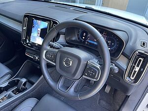 Volvo  XZ MY25 Plus B4