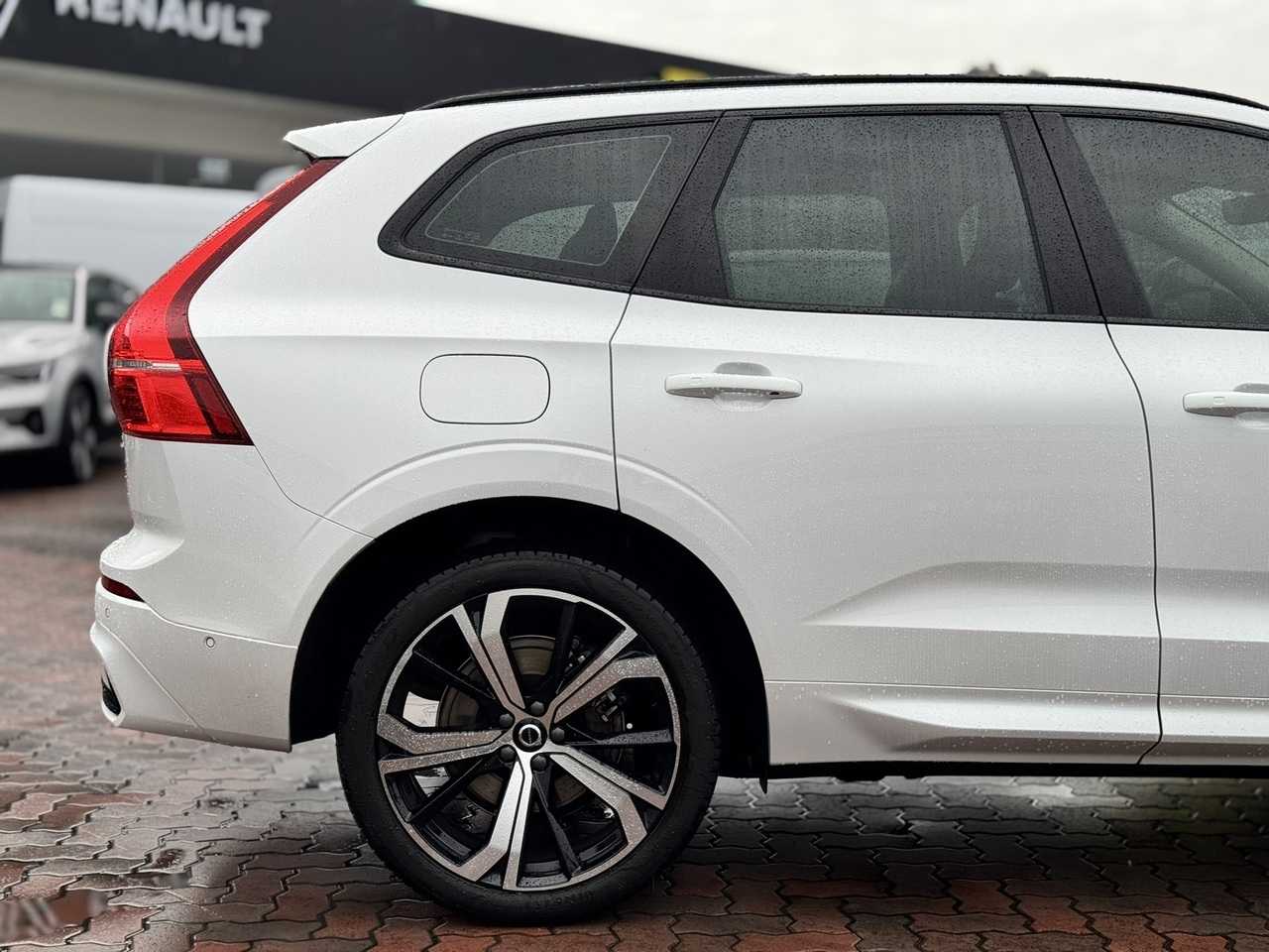 Volvo  XC60 Ultimate, B6 Mild Hybrid, Petrol, Dark