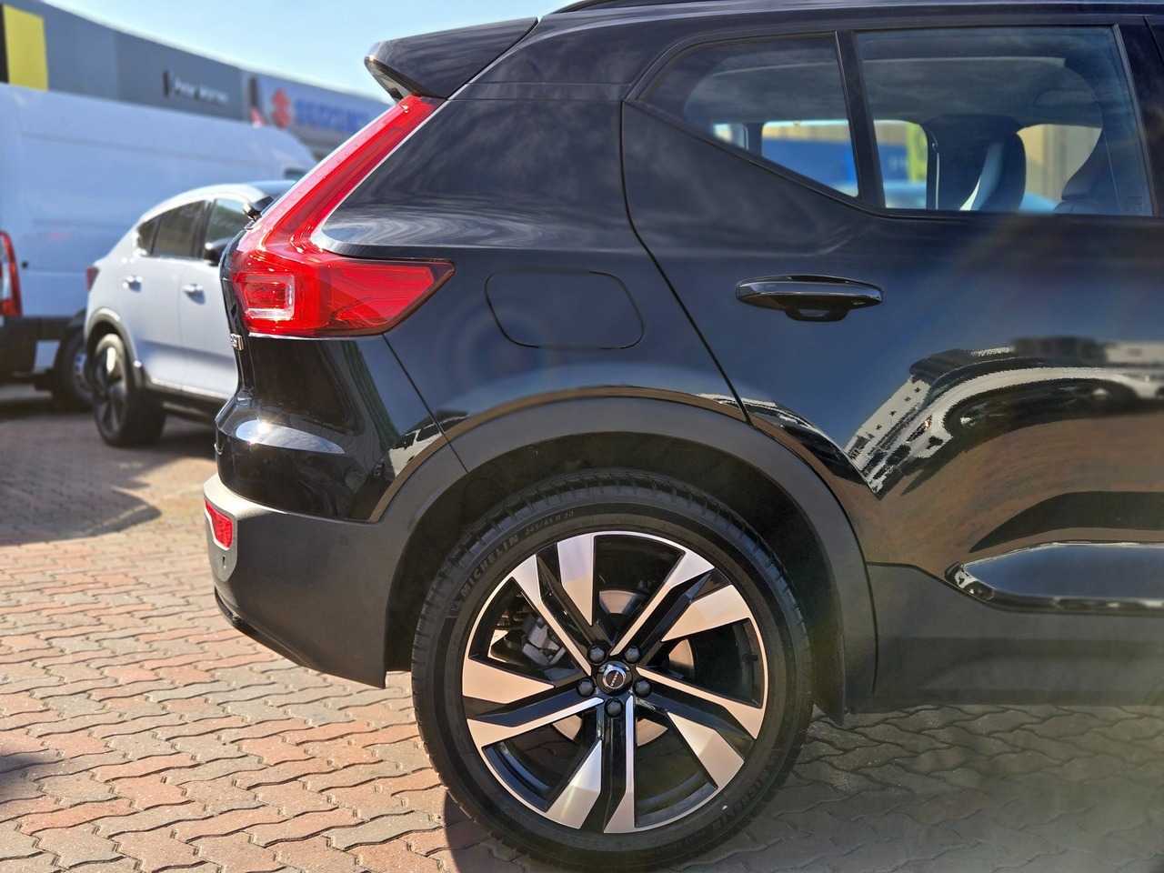 Volvo  XC40 Ultimate, B5 Mild Hybrid, Petrol, Dark