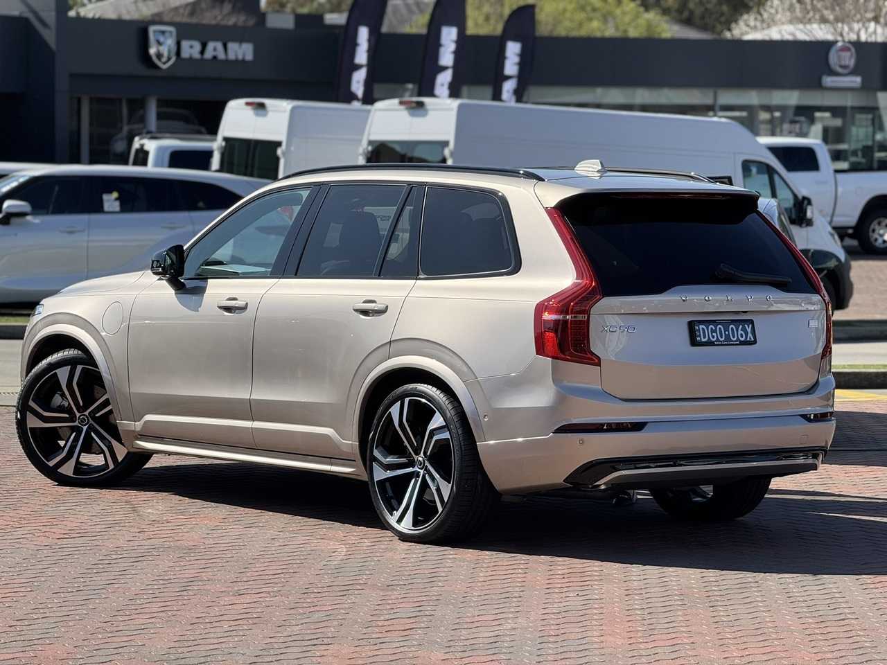 Volvo  XC90 Recharge Ultimate, T8 AWD Plug-in hybrid, Electric/Petrol, Dark, 7 Seats