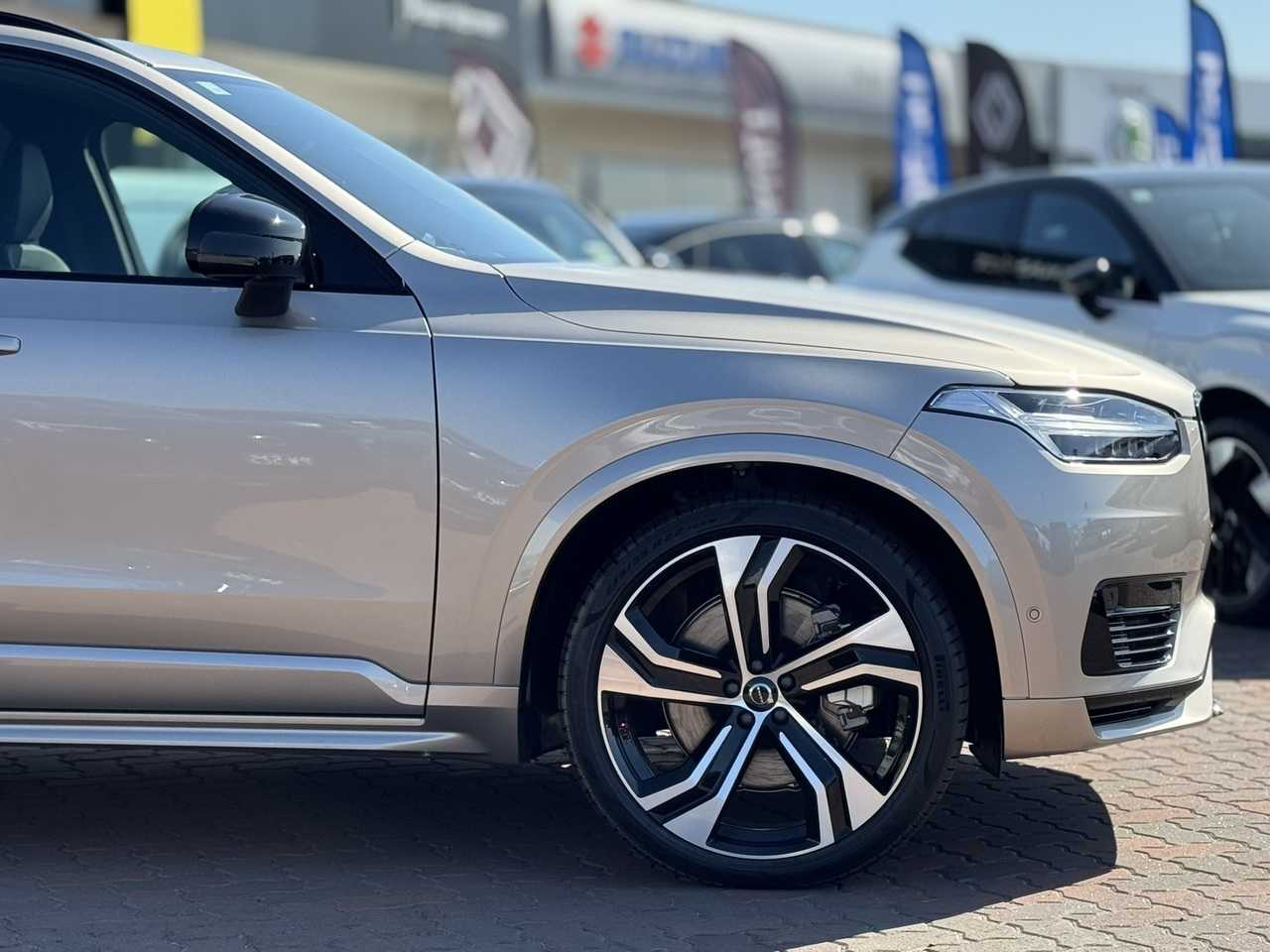 Volvo  XC90 Recharge Ultimate, T8 AWD Plug-in hybrid, Electric/Petrol, Dark, 7 Seats