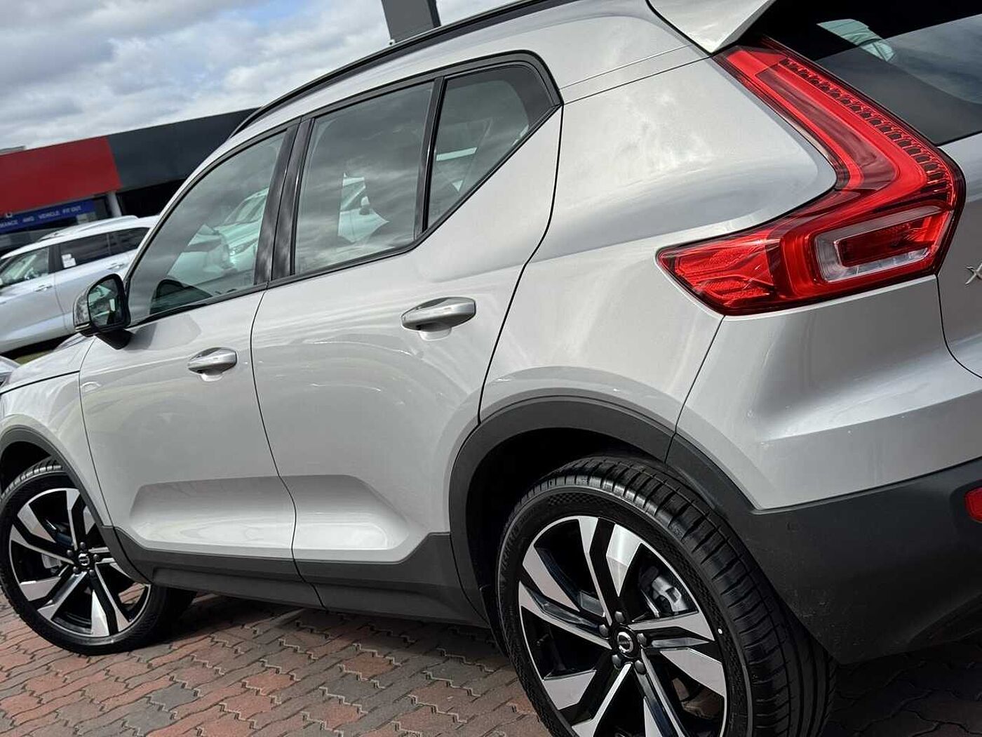 Volvo  XC40 Ultimate, B5 Mild Hybrid, Petrol, Dark