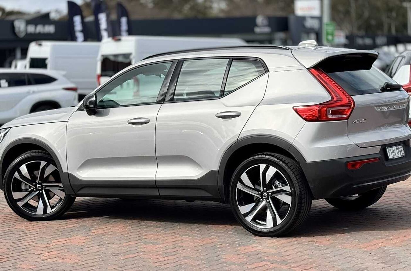 Volvo  XC40 Ultimate, B5 Mild Hybrid, Petrol, Dark