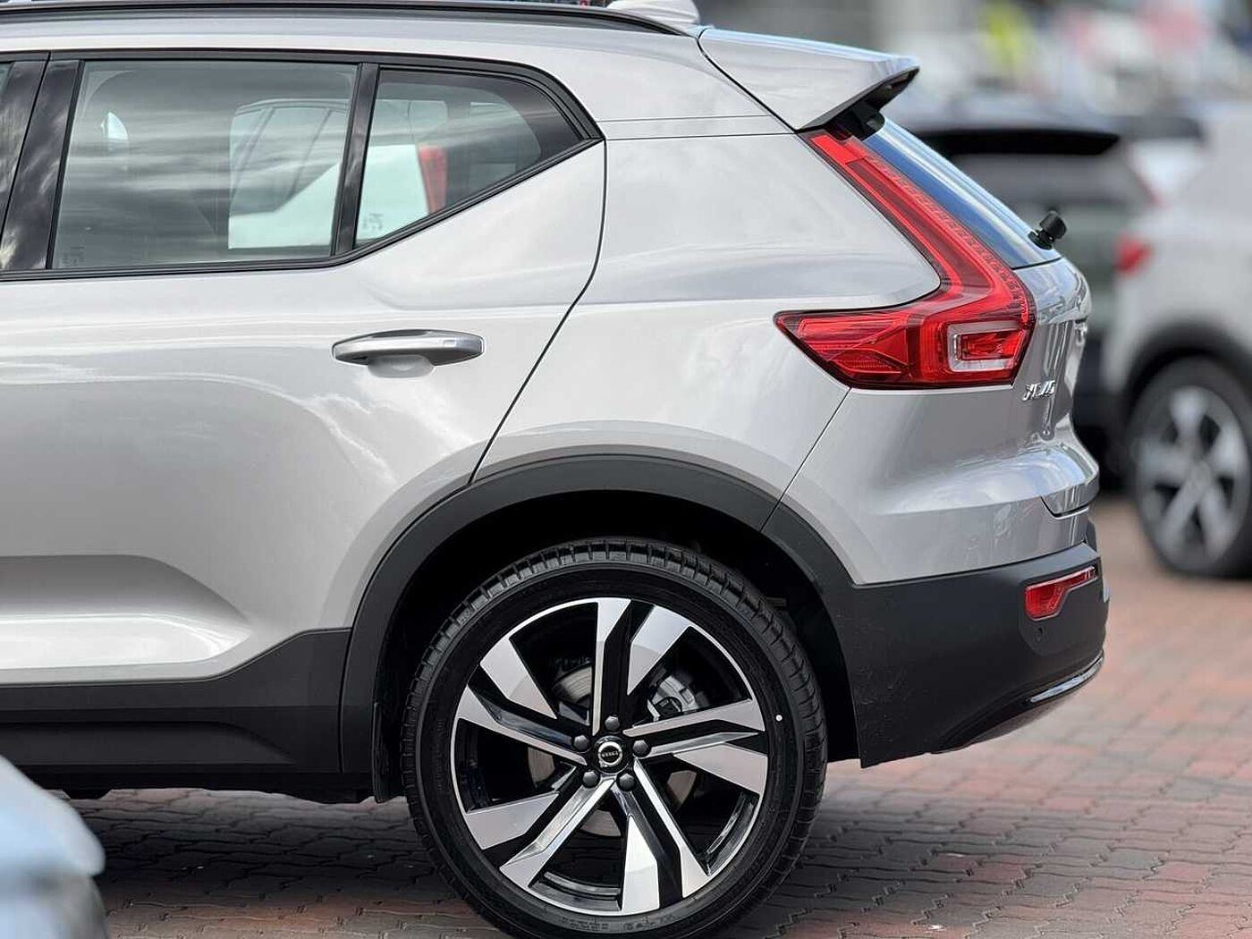 Volvo  XC40 Ultimate, B5 Mild Hybrid, Petrol, Dark