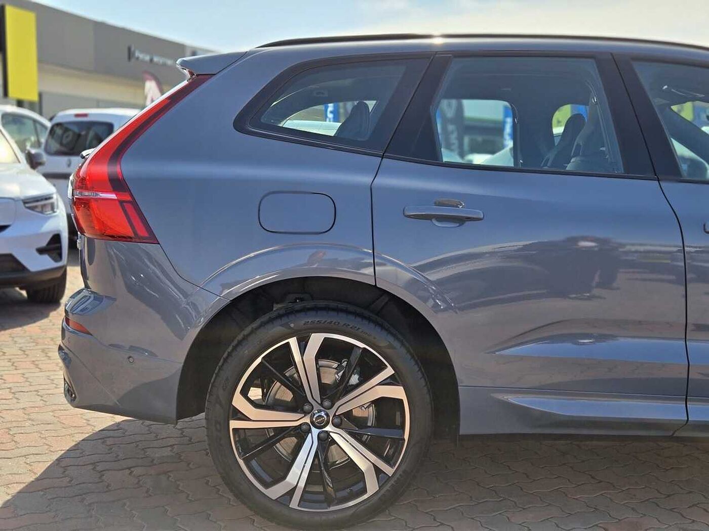 Volvo  XC60 Ultimate, B6 AWD mild hybrid, Petrol, Dark