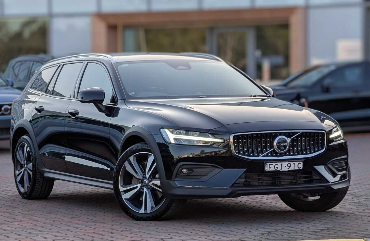 Volvo  V60 Cross Country Ultimate , B5 Mild Hybrid, Petrol