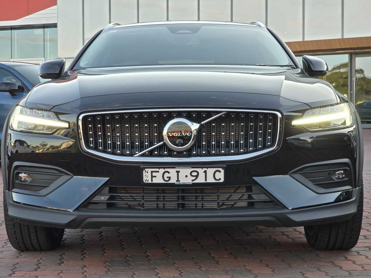 Volvo  V60 Cross Country Ultimate , B5 Mild Hybrid, Petrol