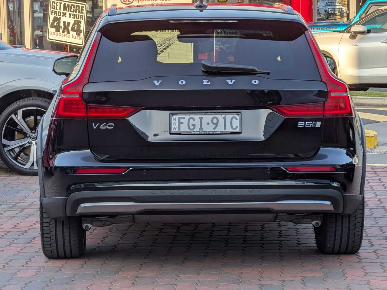 Volvo  V60 Cross Country Ultimate , B5 Mild Hybrid, Petrol