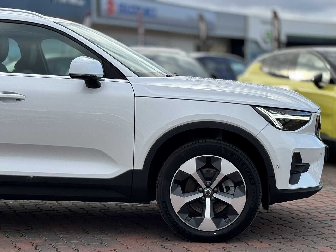 Volvo  XC40 Ultimate, B4 Mild Hybrid, Petrol, Bright