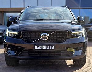 Volvo  XC40 Ultimate, B5 Mild Hybrid, Petrol, Dark