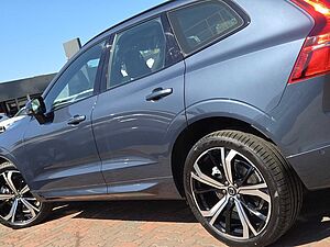 Volvo  XC60 Ultimate, B6 AWD mild hybrid, Petrol, Dark