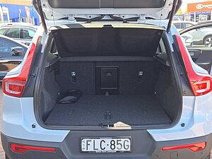 Volvo  XC40 Ultimate, B4 AWD Mild hybrid, Petrol, Dark