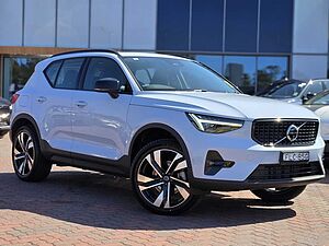 Volvo  XC40 Ultimate, B4 AWD Mild hybrid, Petrol, Dark