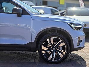 Volvo  XC40 Ultimate, B4 AWD Mild hybrid, Petrol, Dark