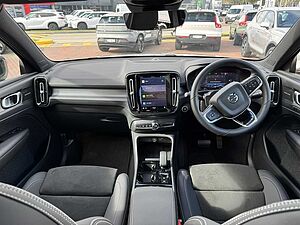 Volvo  XC40 Ultimate, B5 Mild Hybrid, Petrol, Dark