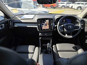 Volvo  XC40 Ultimate, B4 AWD Mild hybrid, Petrol, Dark