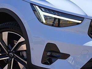 Volvo  XC40 Ultimate, B4 AWD Mild hybrid, Petrol, Dark