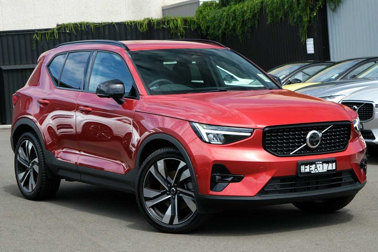 Volvo  XC40 Ultimate, B5 AWD mild hybrid, Petrol, Dark