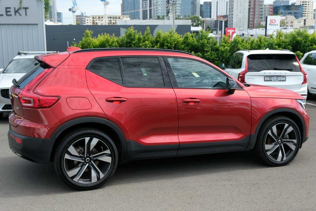 Volvo  XC40 Ultimate, B5 AWD mild hybrid, Petrol, Dark